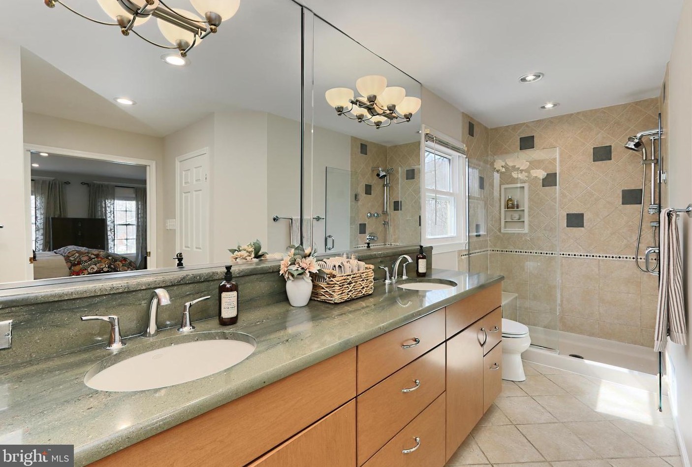 5719 Jonathan Mitchell Rd, Fairfax VA  22039-1402 exterior