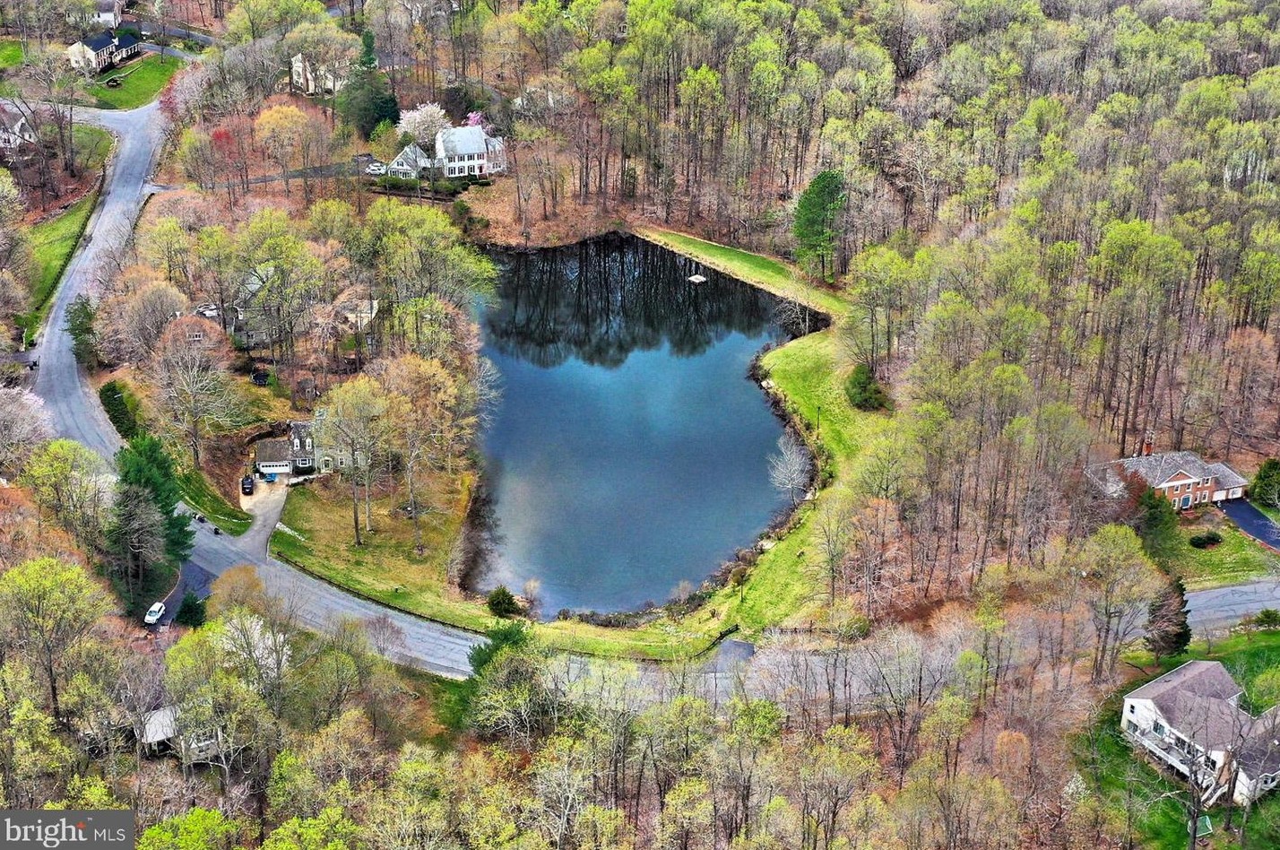 5719 Jonathan Mitchell Rd, Fairfax VA  22039-1402 exterior