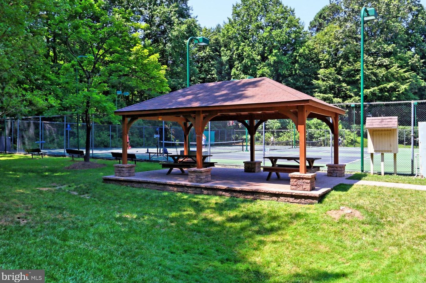 5719 Jonathan Mitchell Rd, Fairfax VA  22039-1402 exterior