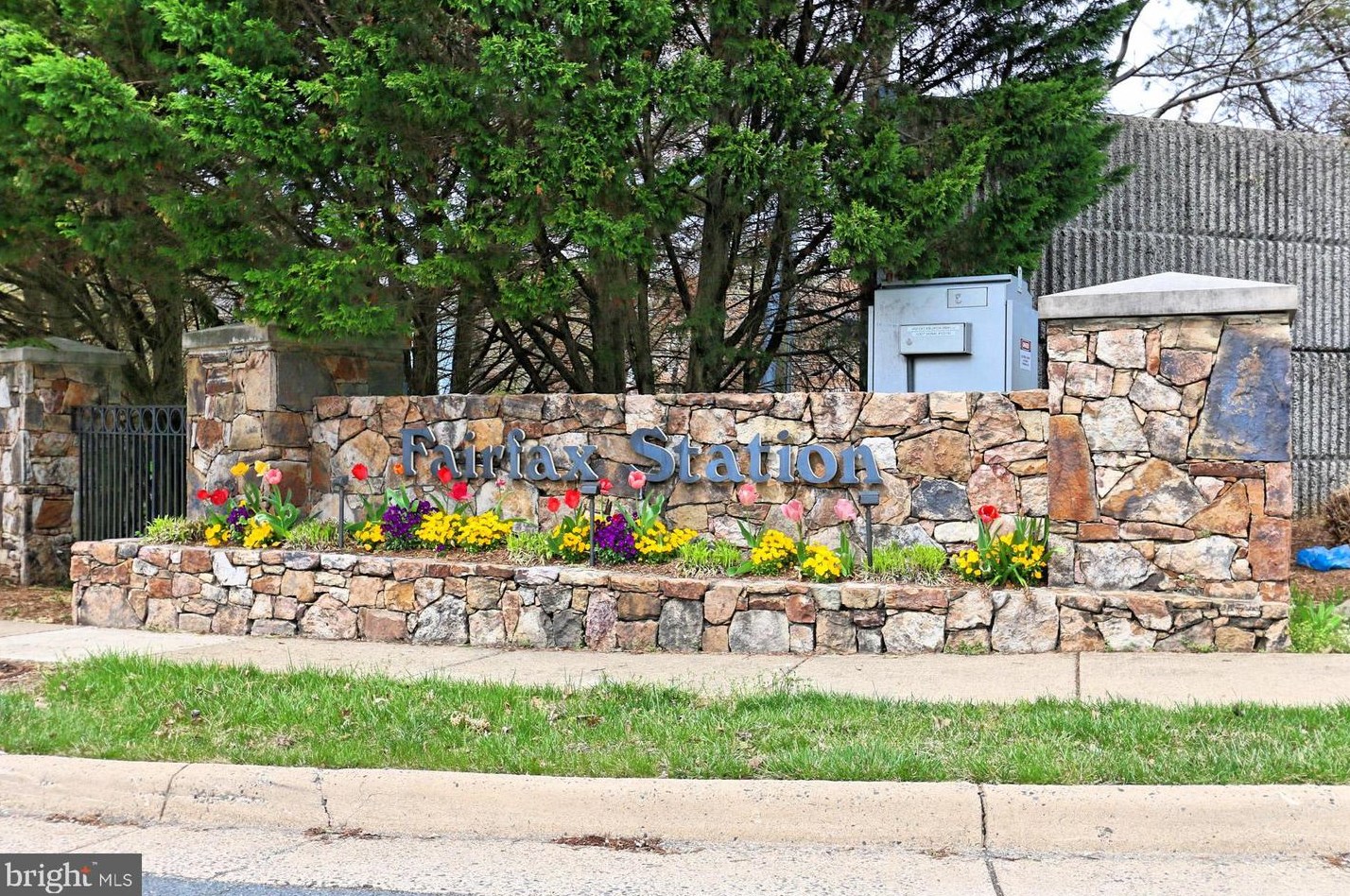 5719 Jonathan Mitchell Rd, Fairfax VA  22039-1402 exterior