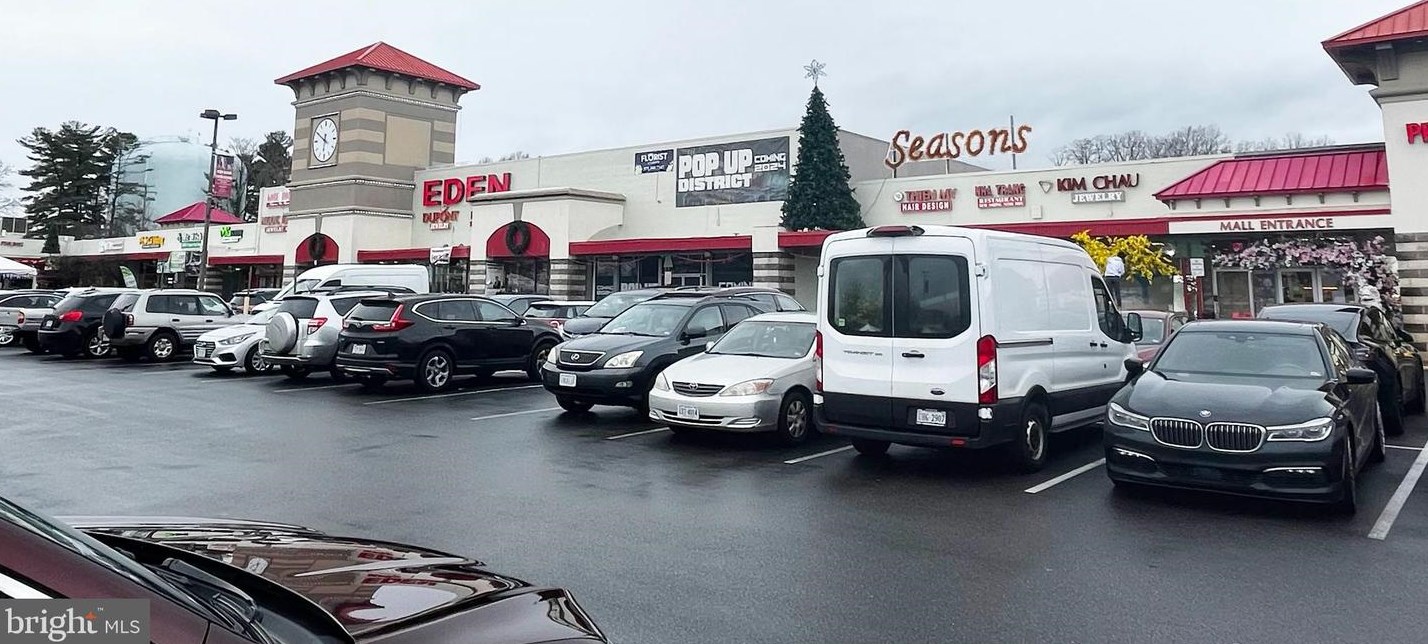 7032 Lee Park Ct, Falls Church VA  22042-3908 exterior