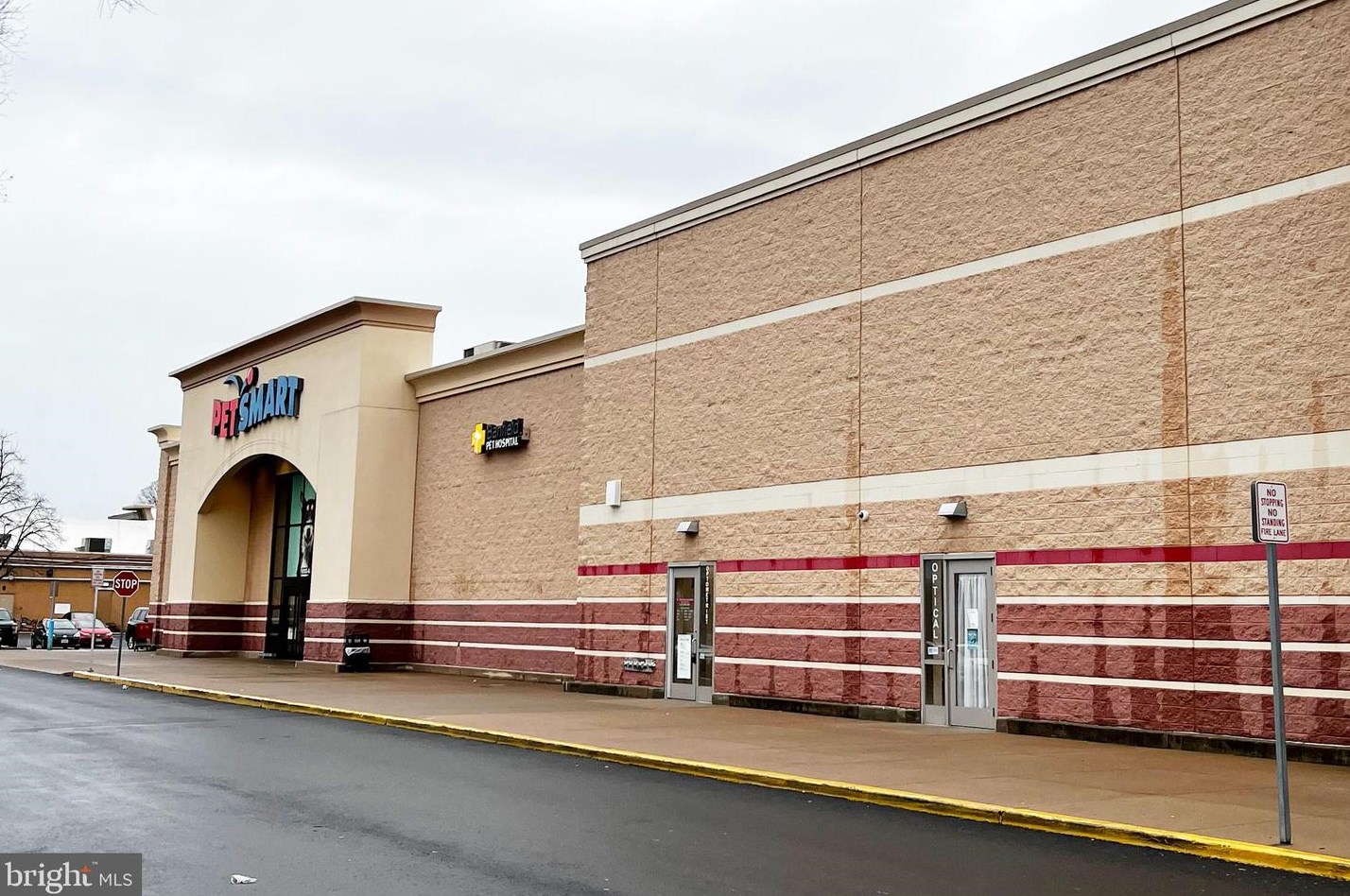 7032 Lee Park Ct, Falls Church VA  22042-3908 exterior