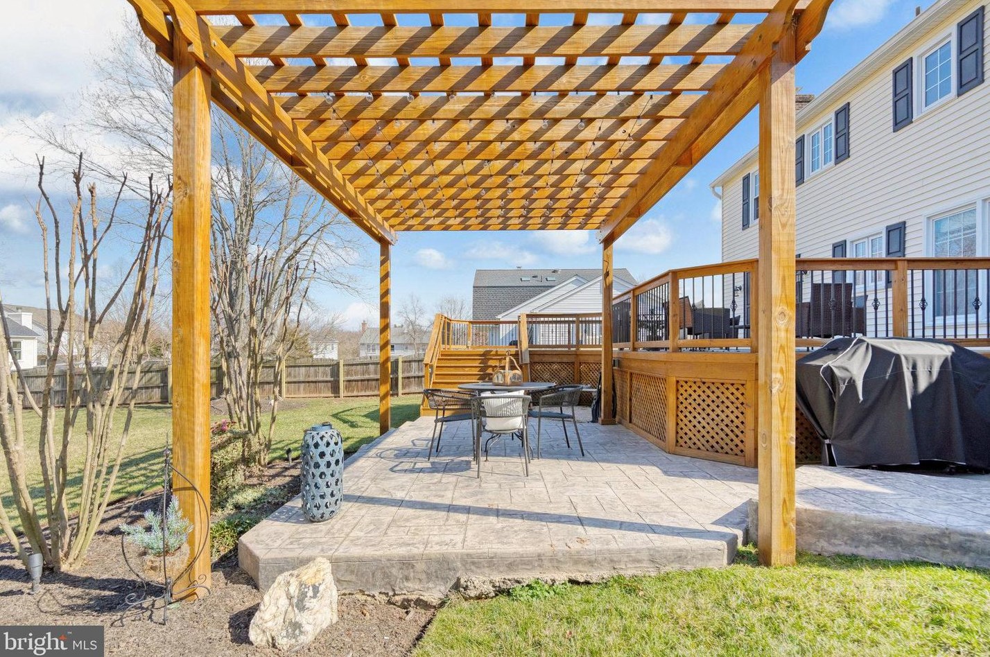 15206 Bannon Hill Ct, Fairfax VA  20151-1314 exterior