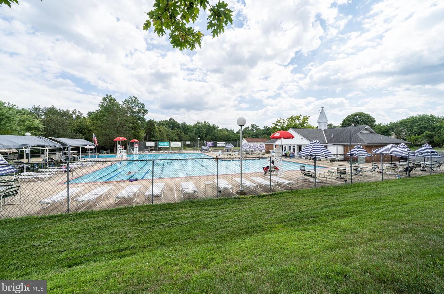 15206 Bannon Hill Ct, Fairfax VA  20151-1314 exterior