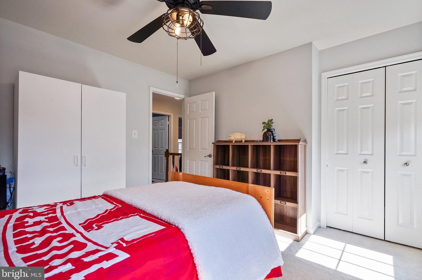 4888 Oakcrest Dr, Fairfax VA  22030-4570 exterior