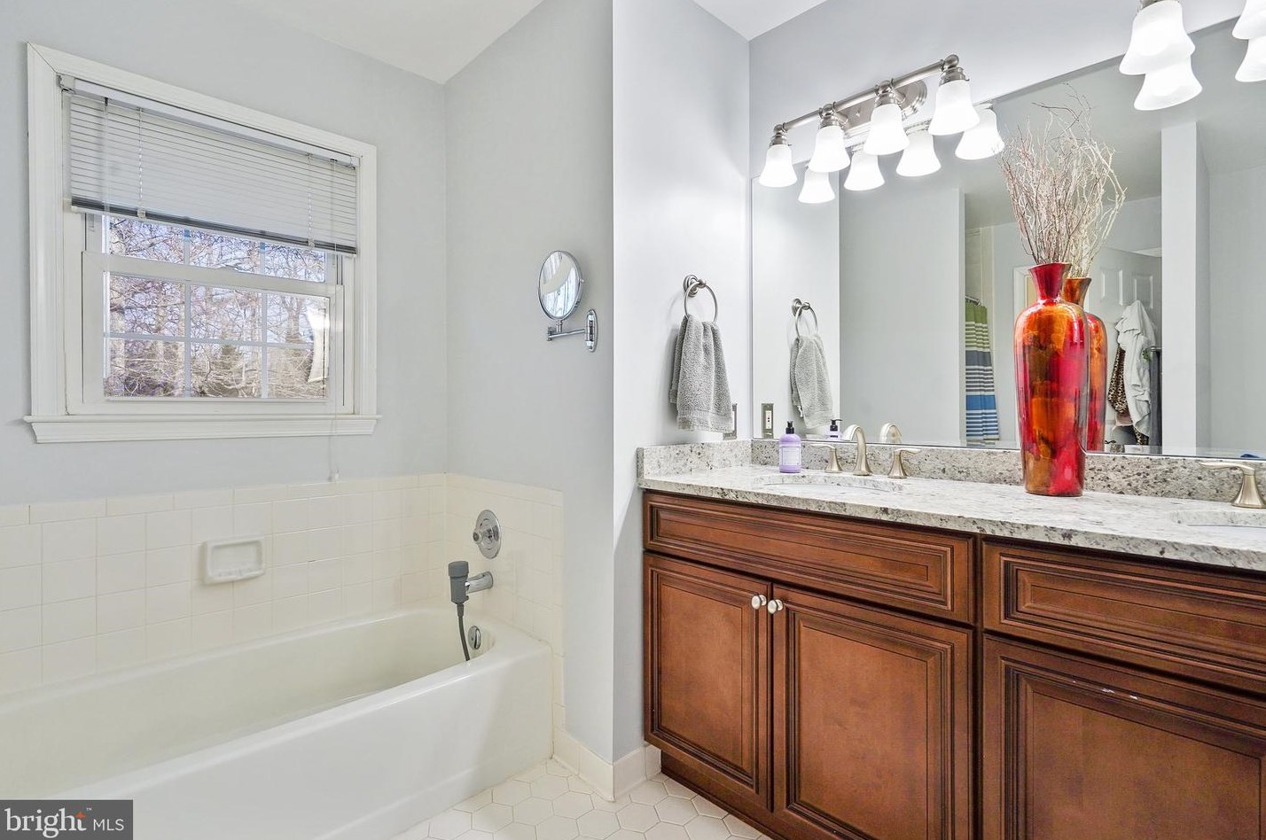 4888 Oakcrest Dr, Fairfax VA  22030-4570 exterior