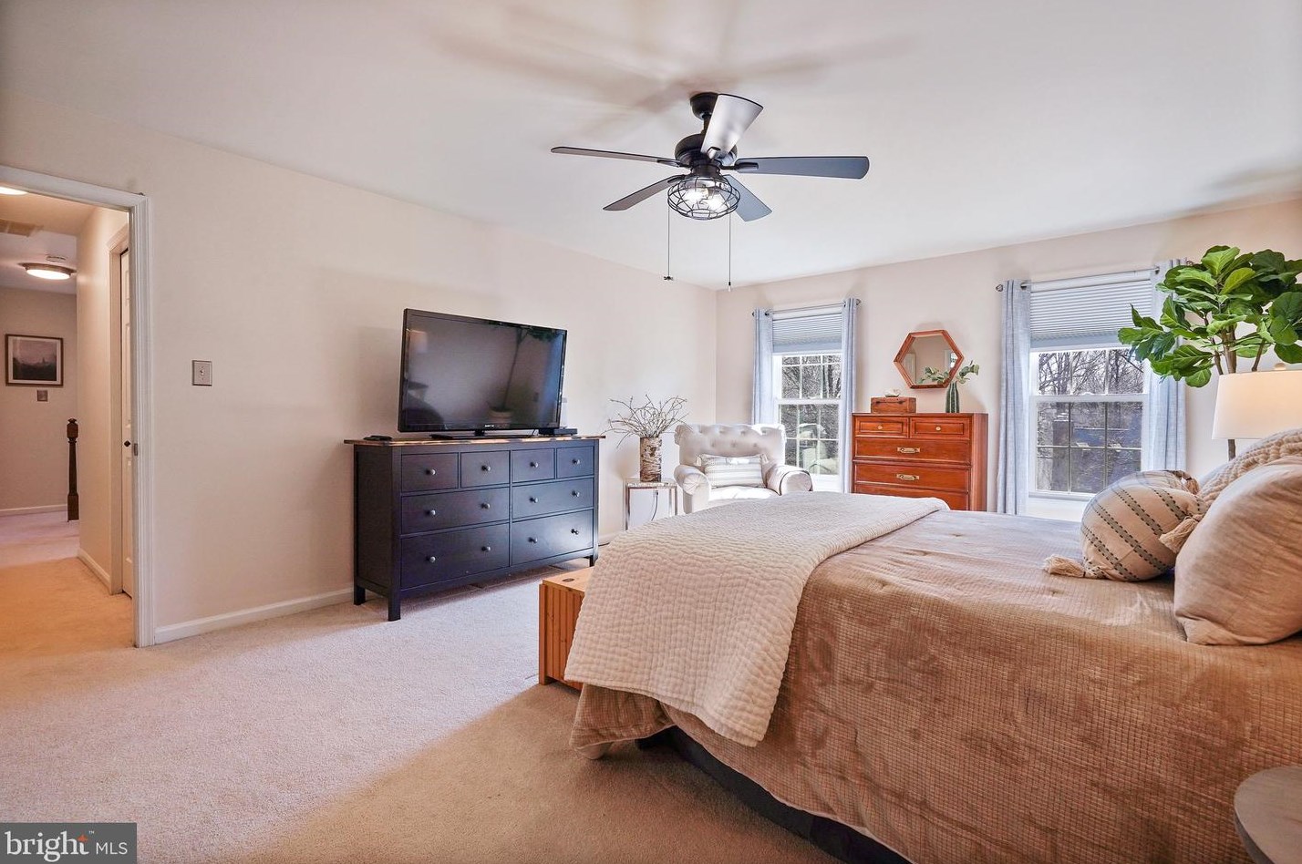 4888 Oakcrest Dr, Fairfax VA  22030-4570 exterior