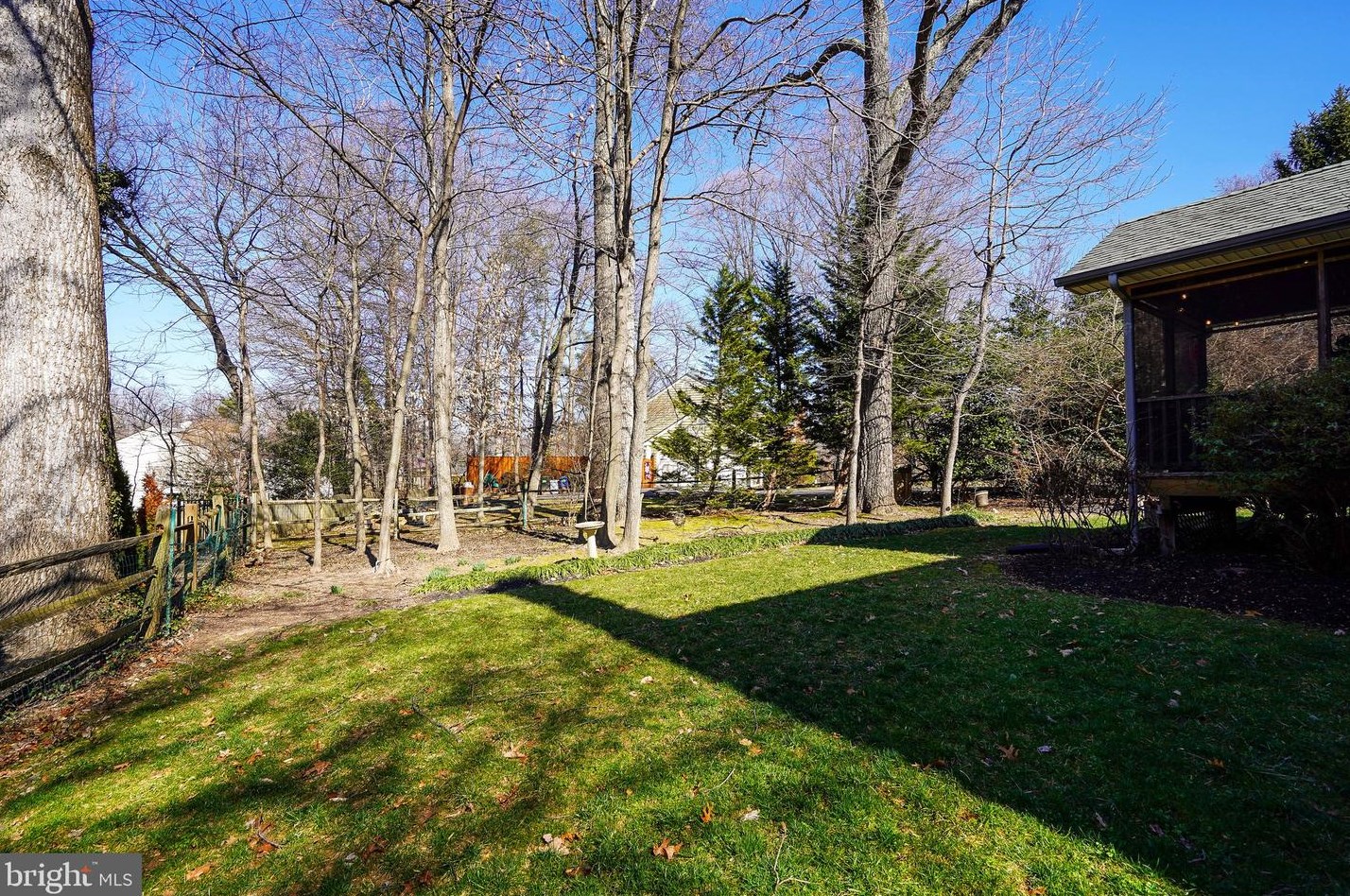 4888 Oakcrest Dr, Fairfax VA  22030-4570 exterior