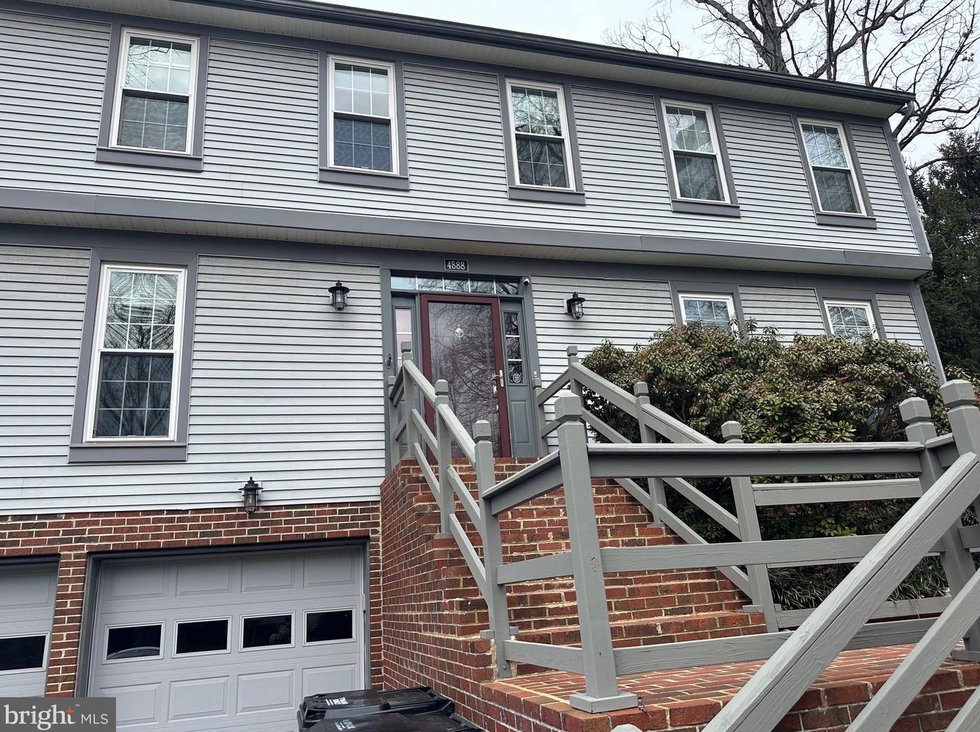 4888 Oakcrest Dr, Fairfax VA  22030-4569 exterior