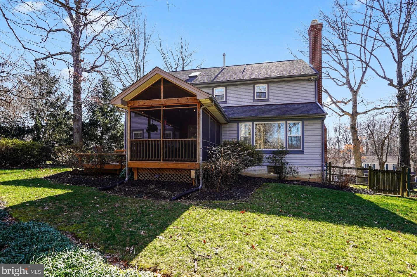 4888 Oakcrest Dr, Fairfax VA  22030-4570 exterior