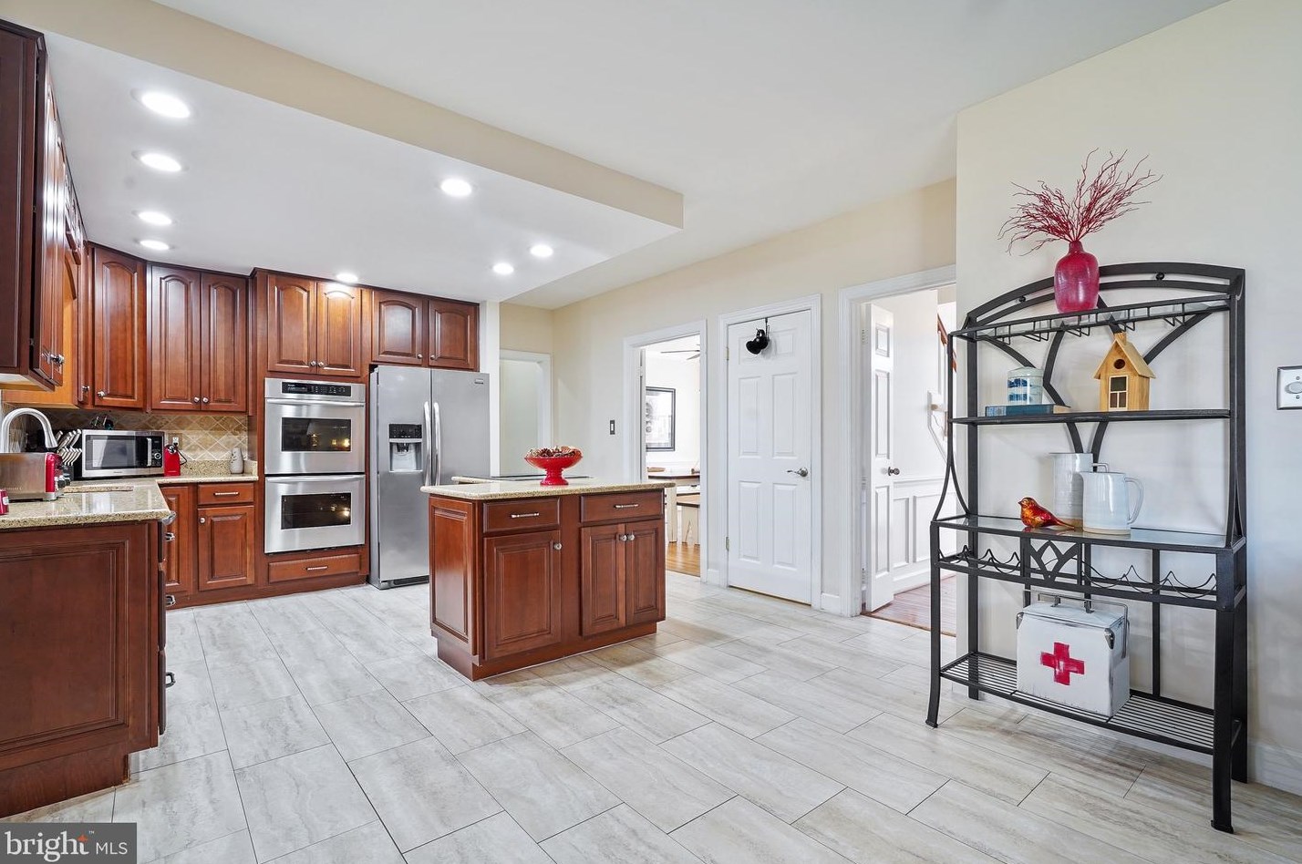 4888 Oakcrest Dr, Fairfax VA  22030-4570 exterior