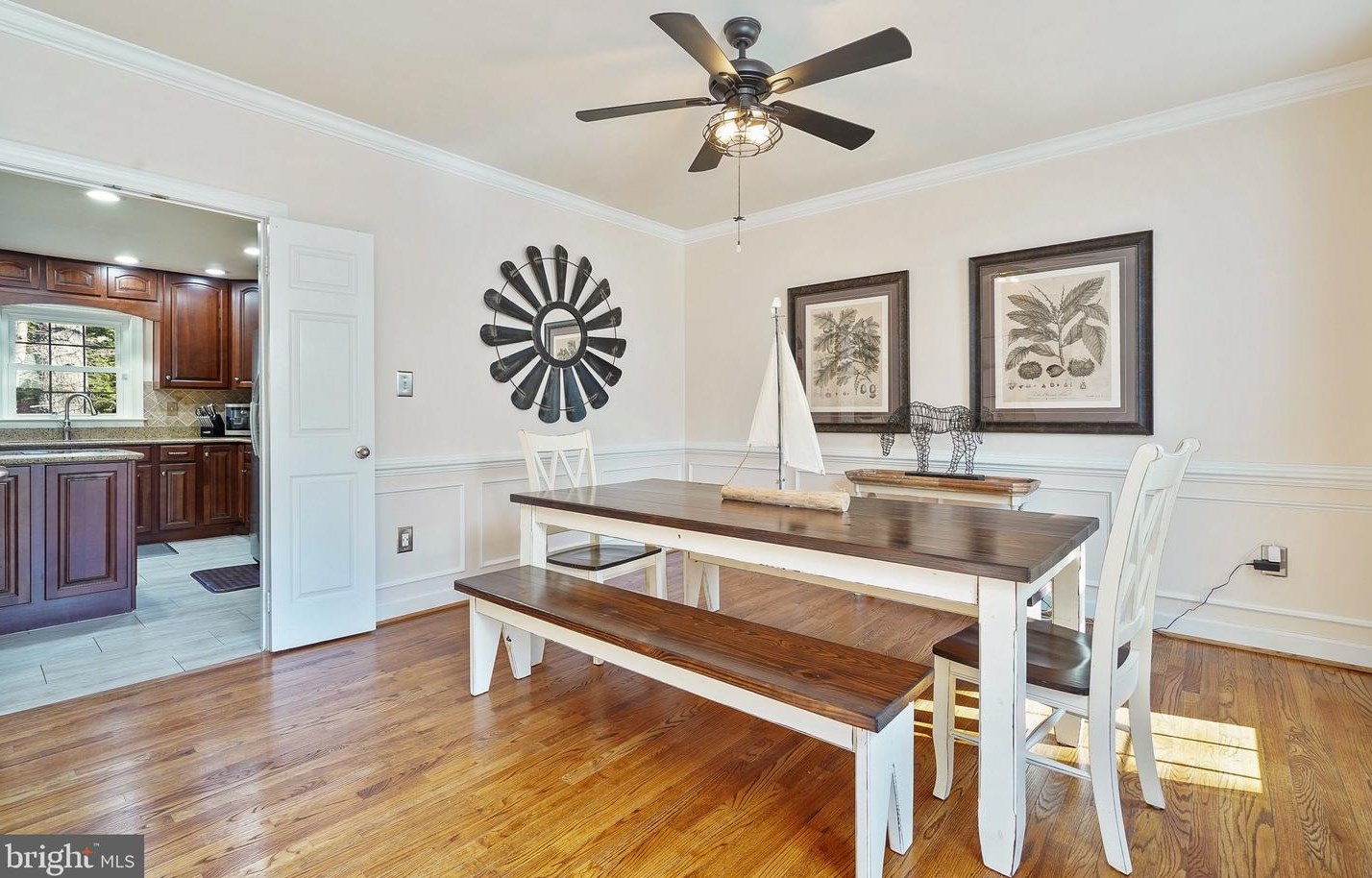 4888 Oakcrest Dr, Fairfax VA  22030-4570 exterior