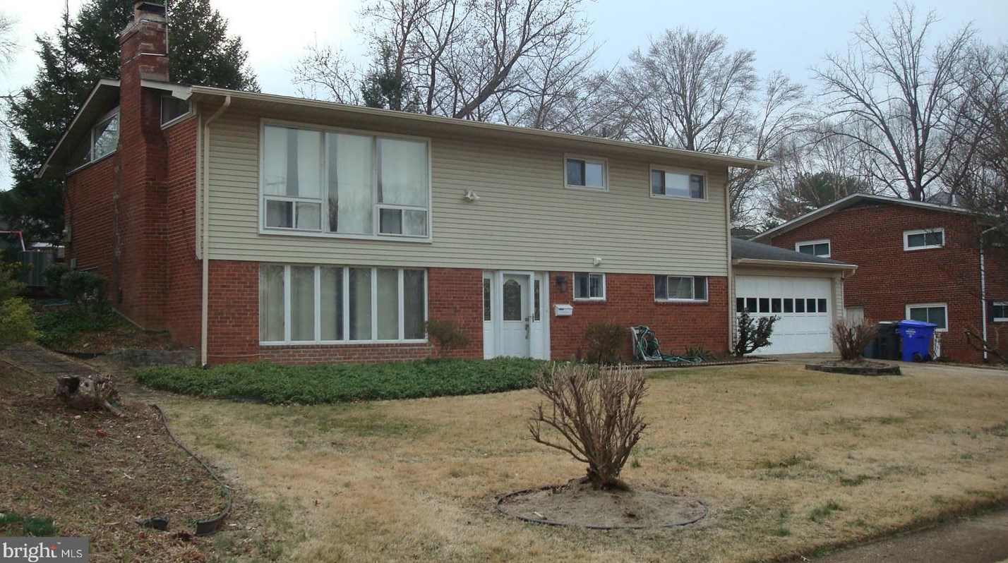 6713 Old Chesterbrook Rd, Mc Lean VA  22101-4405 exterior