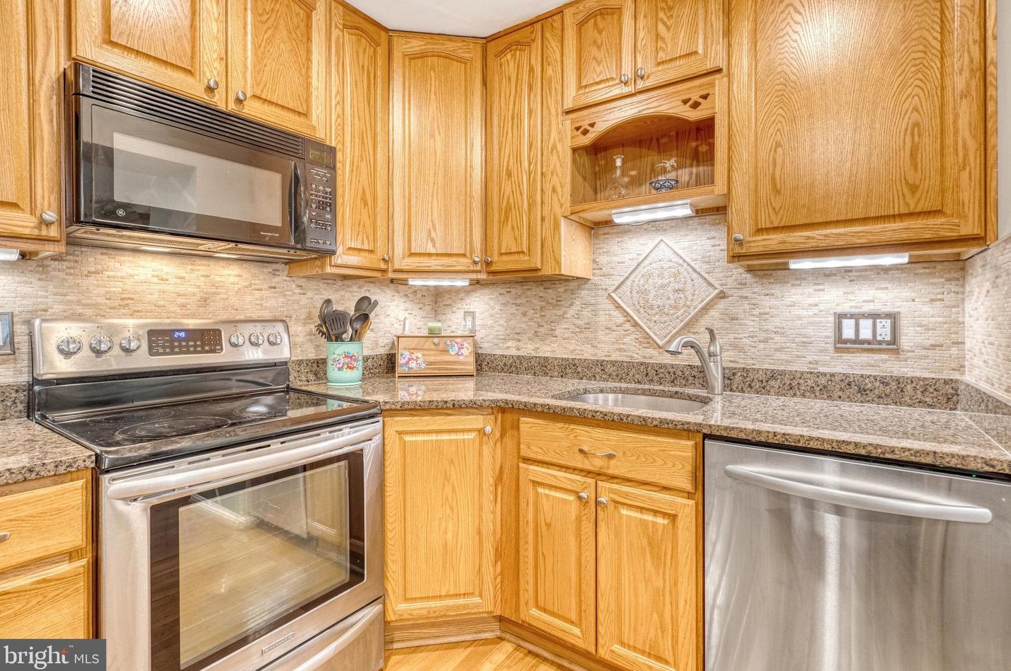 9871 Burke Pond Ct, Springfield VA  22015-2955 exterior