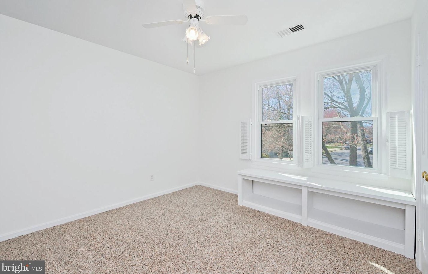 9212 Lake Braddock Dr, Springfield VA  22015-2029 exterior