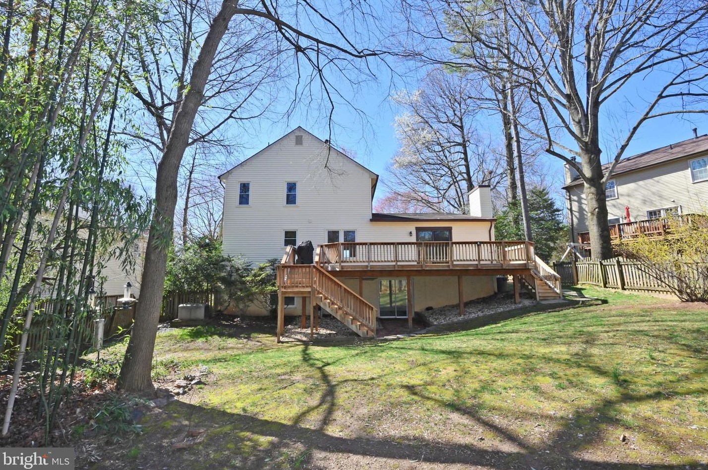 9212 Lake Braddock Dr, Springfield VA  22015-2029 exterior