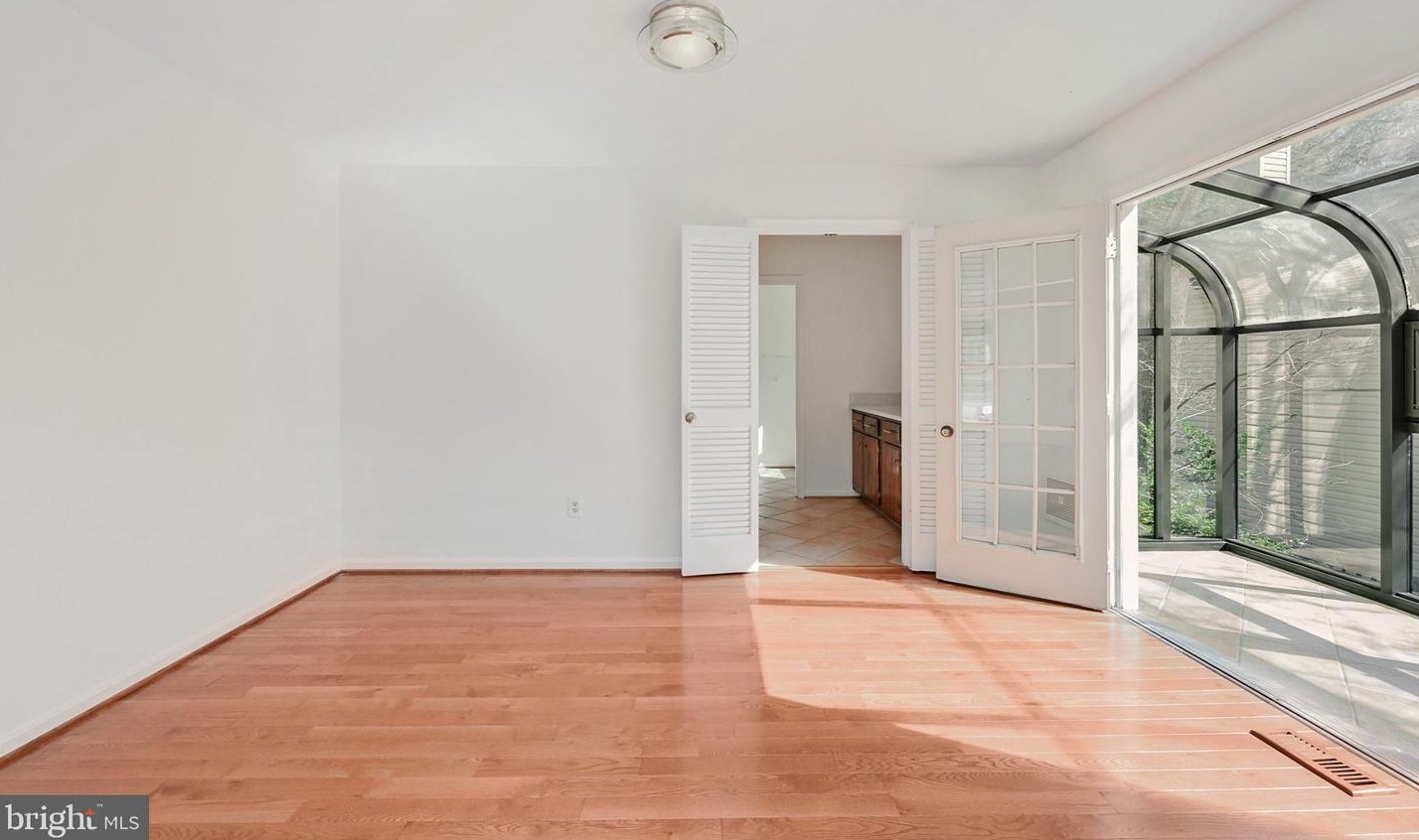 9212 Lake Braddock Dr, Springfield VA  22015-2029 exterior