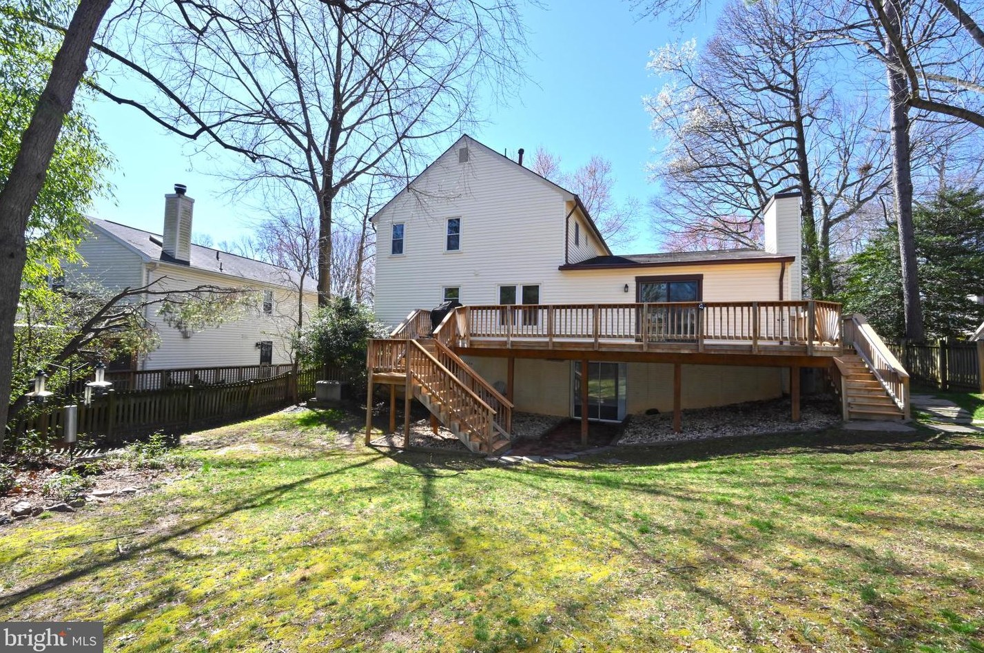 9212 Lake Braddock Dr, Springfield VA  22015-2029 exterior