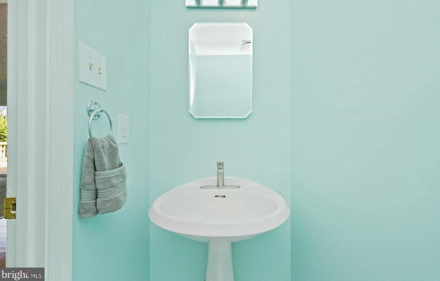 9212 Lake Braddock Dr, Springfield VA  22015-2029 exterior