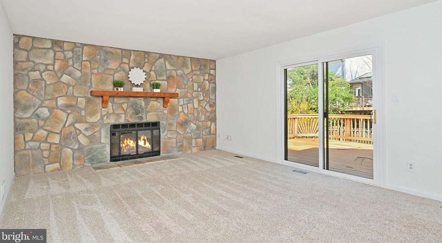 9212 Lake Braddock Dr, Springfield VA  22015-2029 exterior