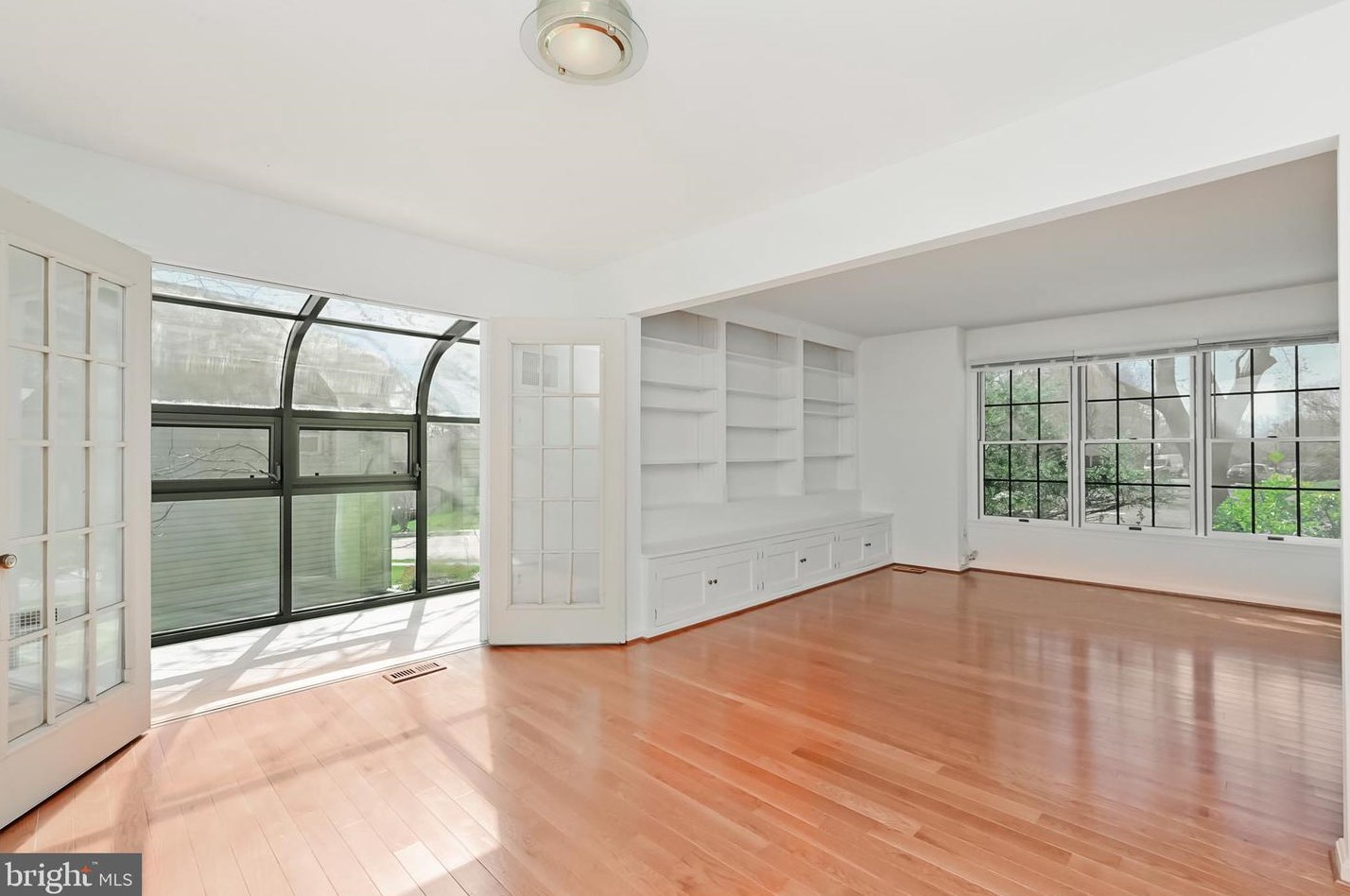 9212 Lake Braddock Dr, Springfield VA  22015-2029 exterior