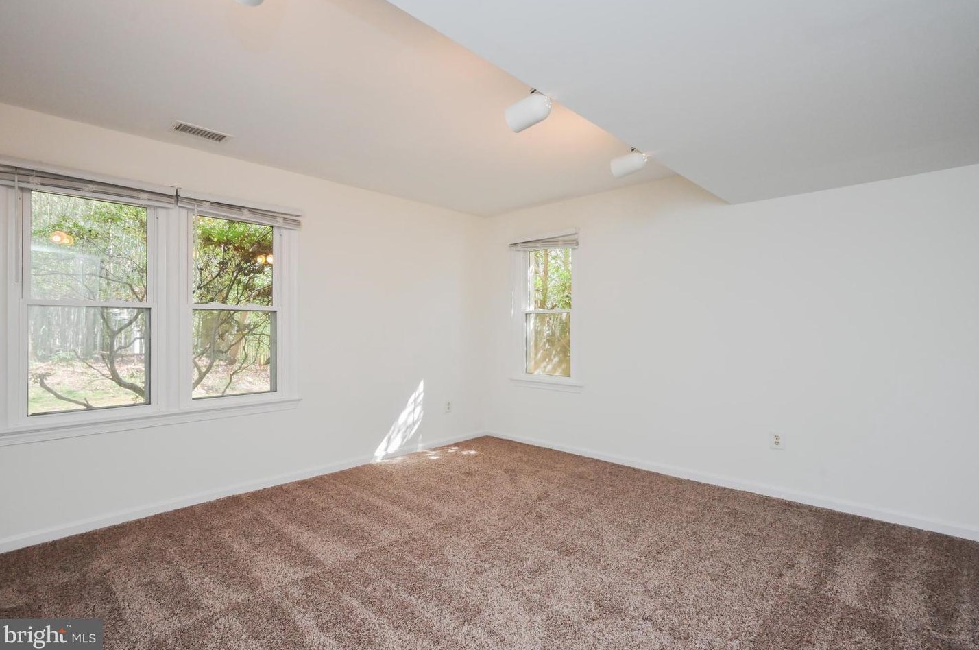 9212 Lake Braddock Dr, Springfield VA  22015-2029 exterior