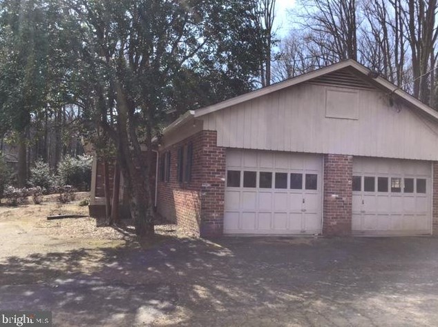 1328 Balls Hill Rd, Mc Lean VA  22101-3411 exterior