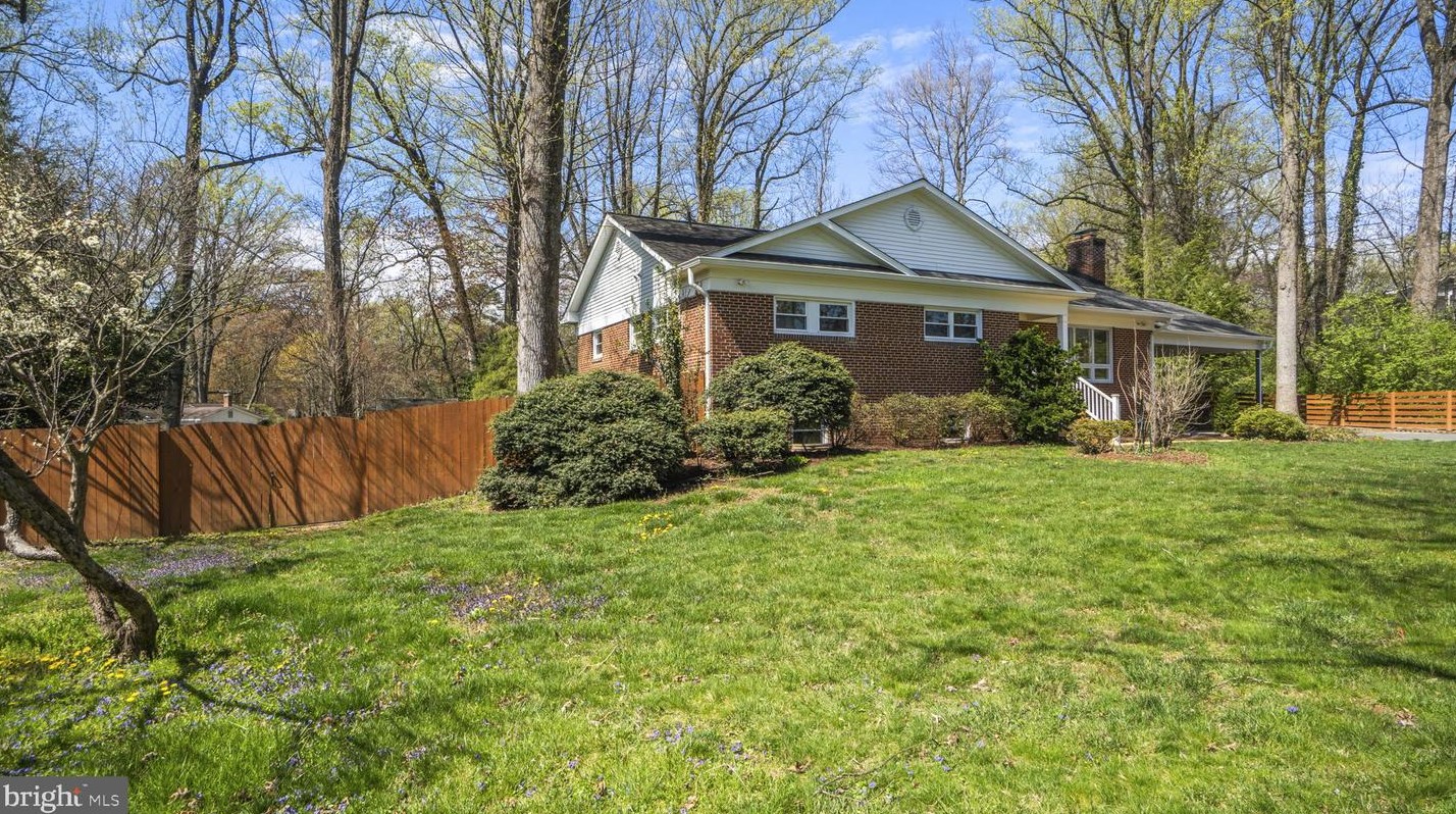 11719 Briggs Ct, Fairfax VA  22030-5703 exterior