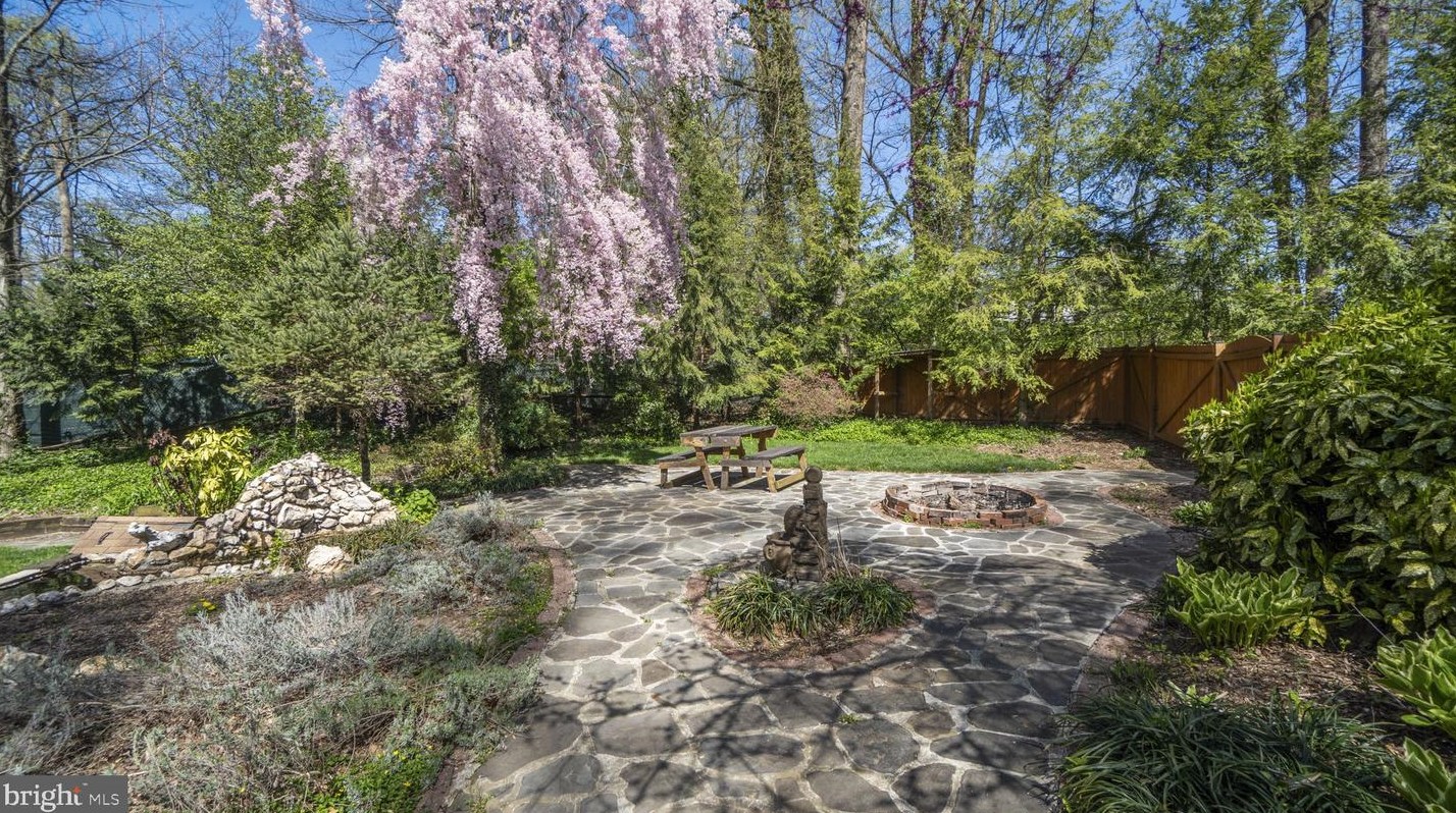 11719 Briggs Ct, Fairfax VA  22030-5703 exterior