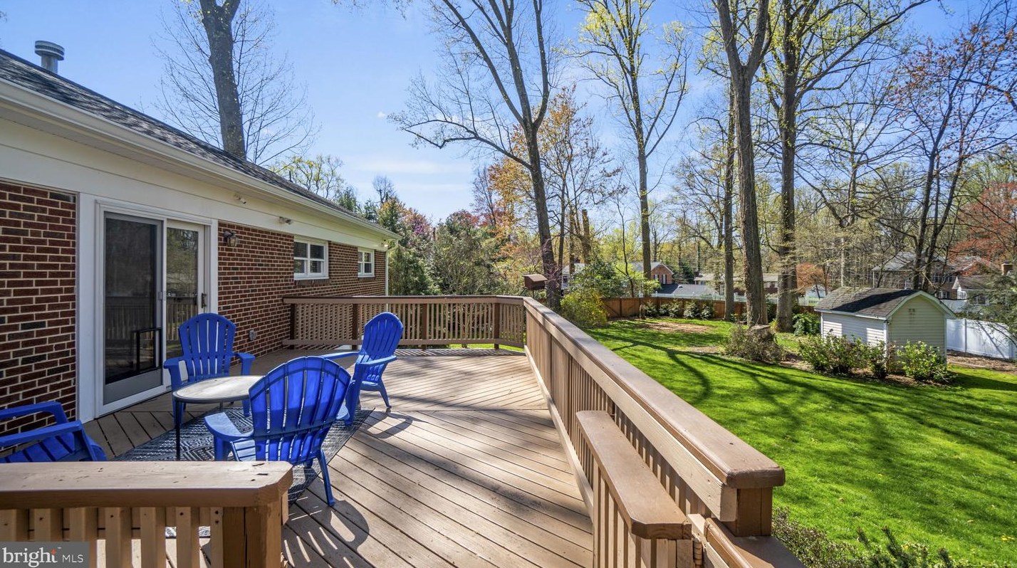 11719 Briggs Ct, Fairfax VA  22030-5703 exterior