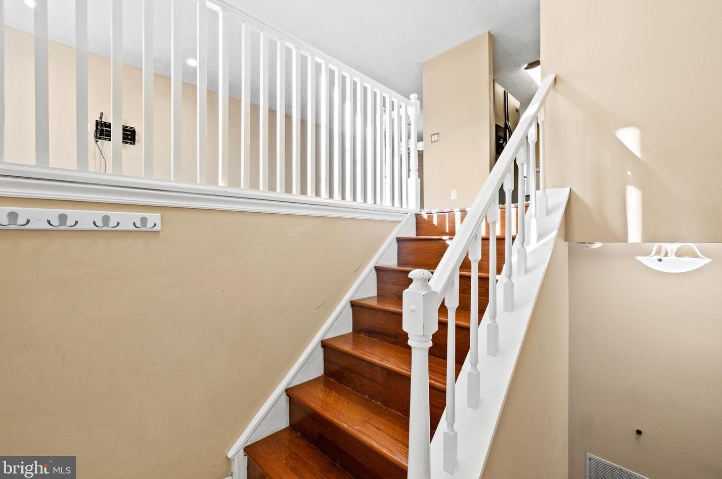 8469 Rippled Creek Ct, Springfield VA  22153-3804 exterior