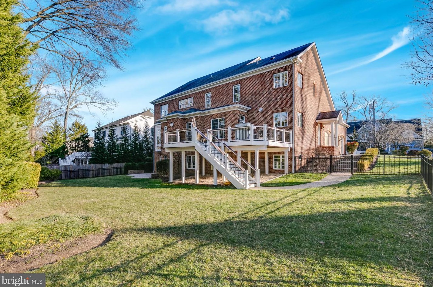 7030 Elizabeth Dr, Mc Lean VA  22101-2623 exterior