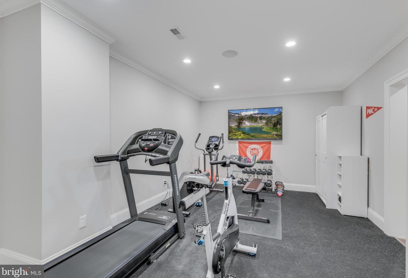 7030 Elizabeth Dr, Mc Lean VA  22101-2623 exterior