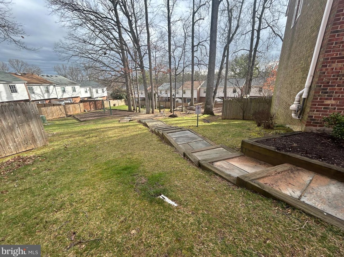7751 Tiverton Dr, Springfield VA  22152-2021 exterior