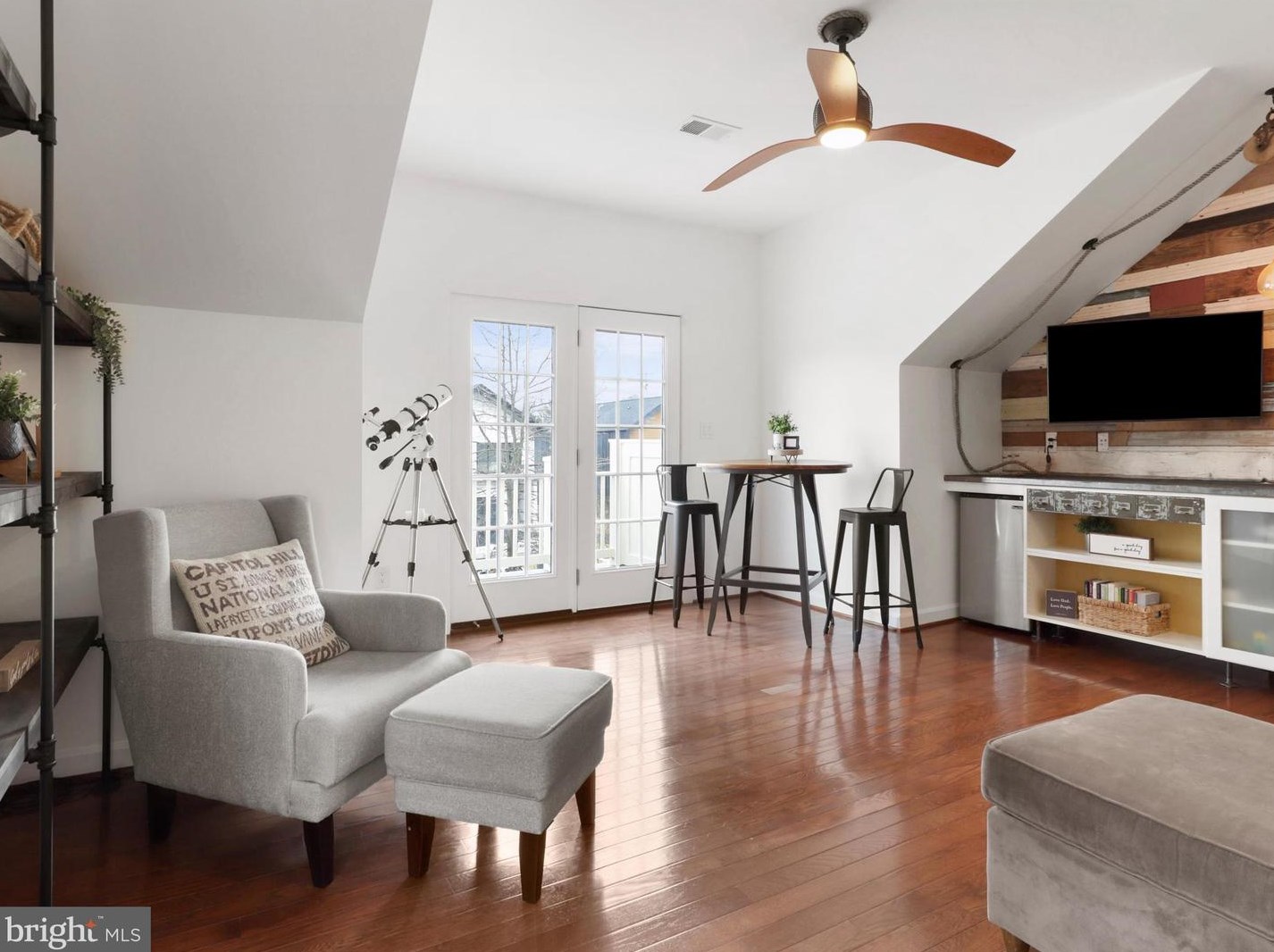 8895 Olive Mae Cir, Fairfax VA  22031-1479 exterior