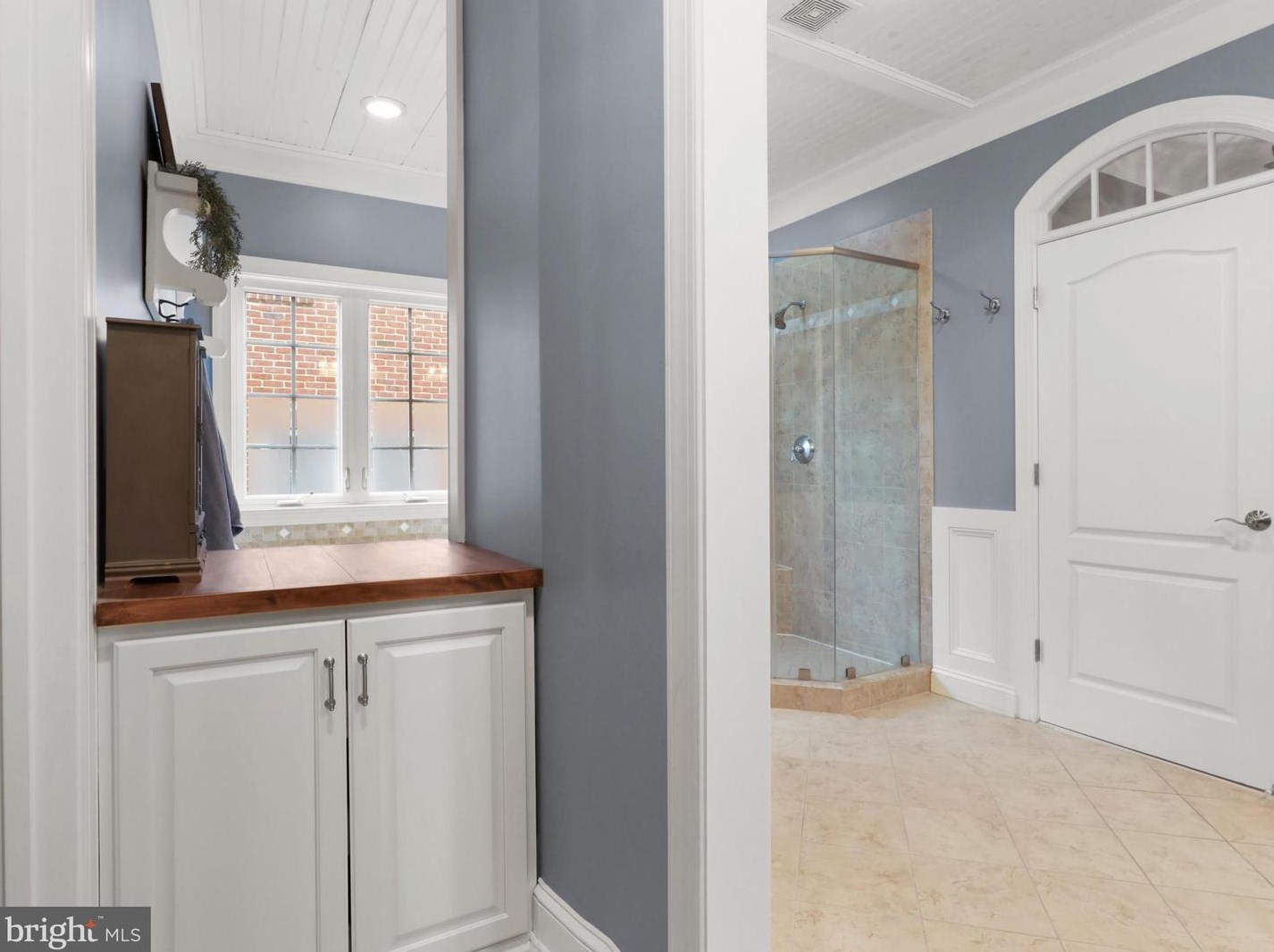 8895 Olive Mae Cir, Fairfax VA  22031-1479 exterior