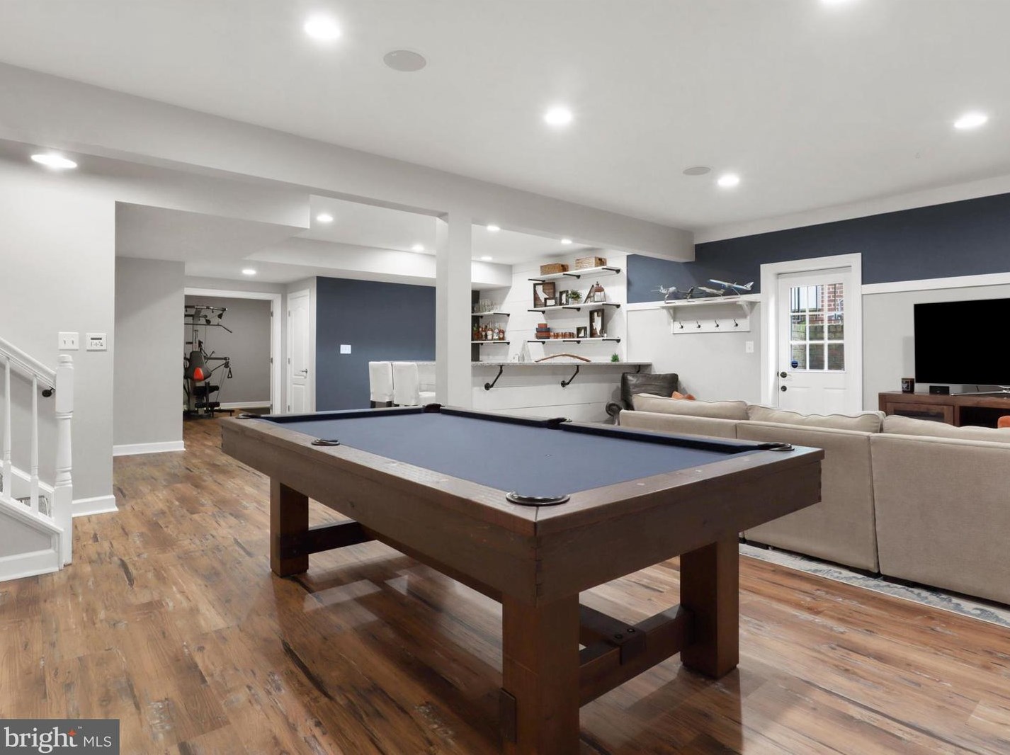 8895 Olive Mae Cir, Fairfax VA  22031-1479 exterior