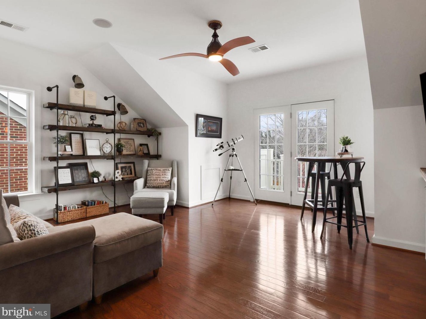 8895 Olive Mae Cir, Fairfax VA  22031-1479 exterior