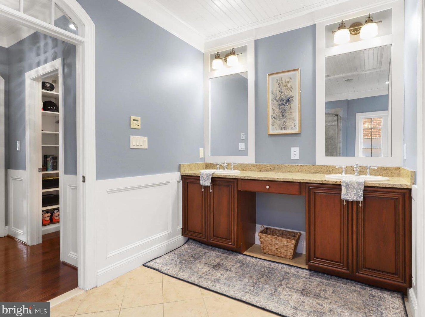 8895 Olive Mae Cir, Fairfax VA  22031-1479 exterior