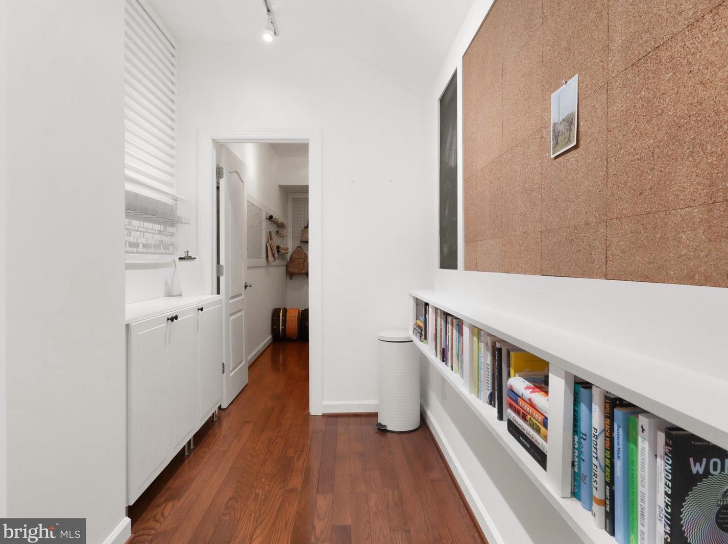 8895 Olive Mae Cir, Fairfax VA  22031-1479 exterior