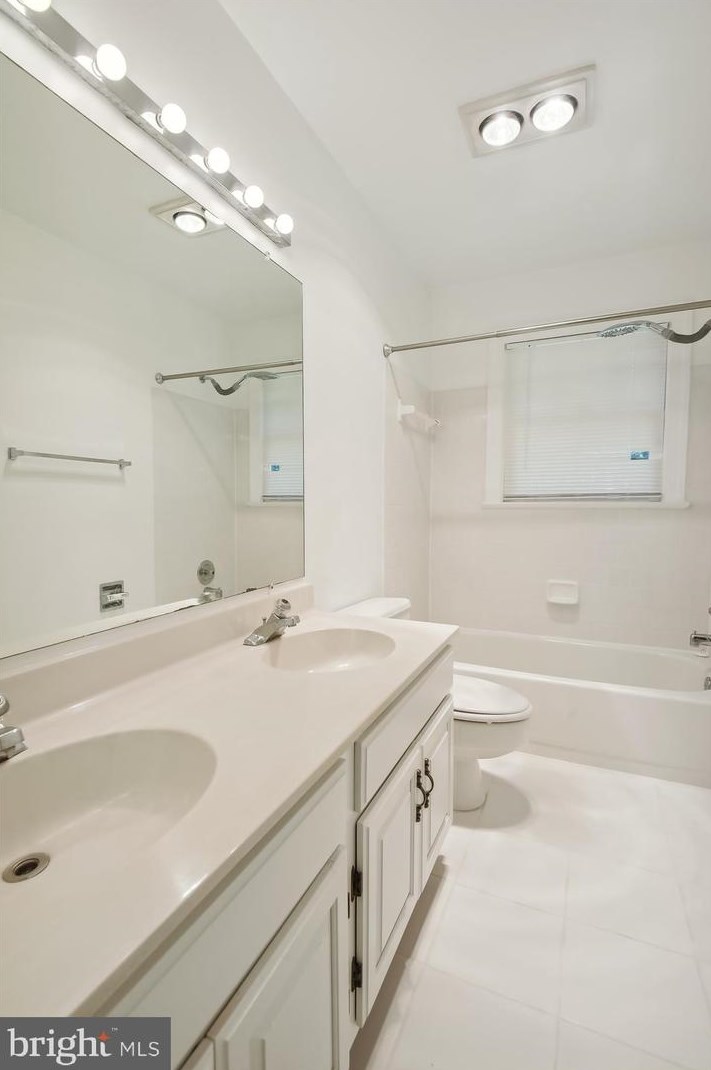 10125 Wendover Dr, Vienna VA  22181-2958 exterior