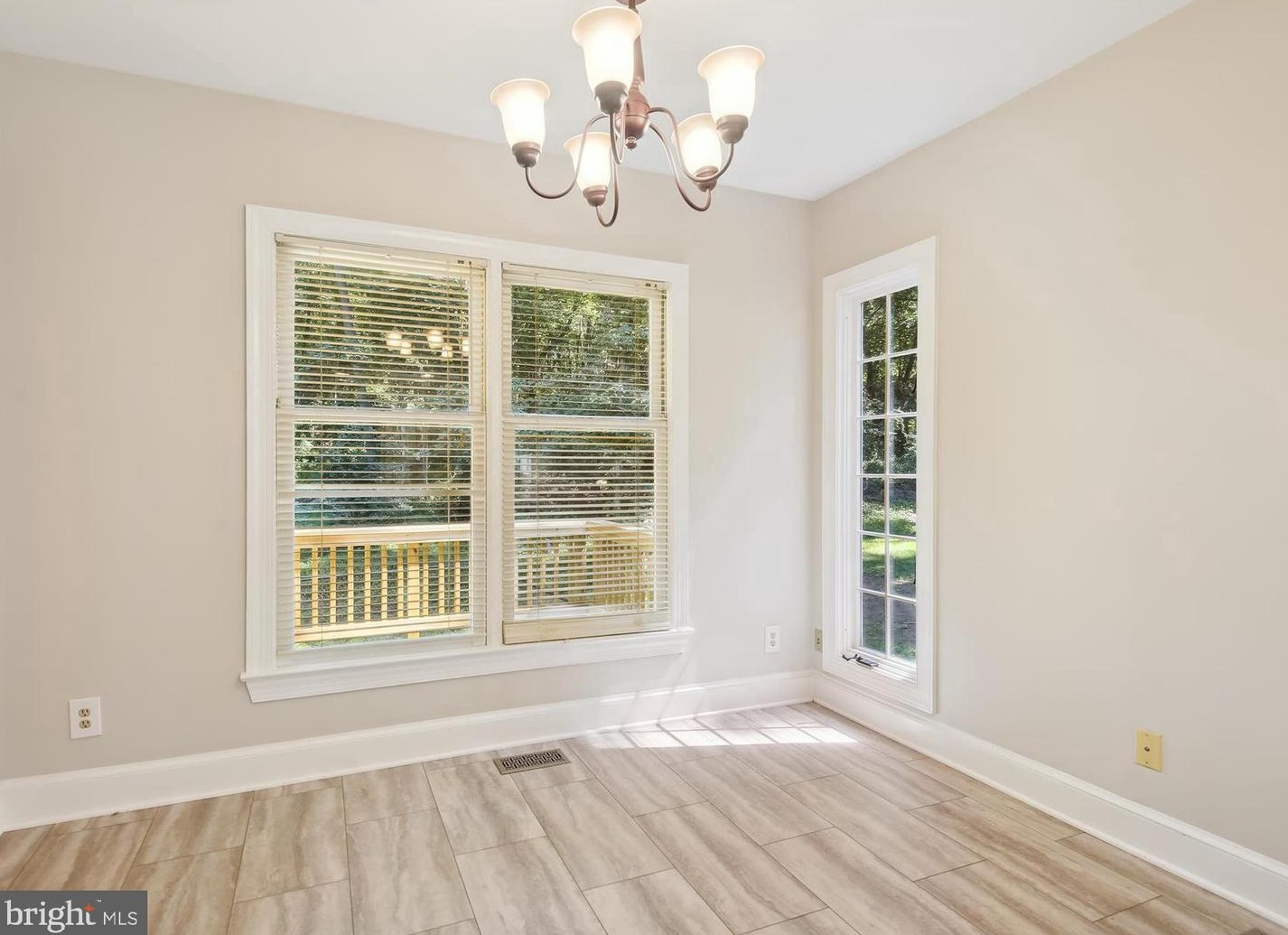 10125 Wendover Dr, Vienna VA  22181-2958 exterior