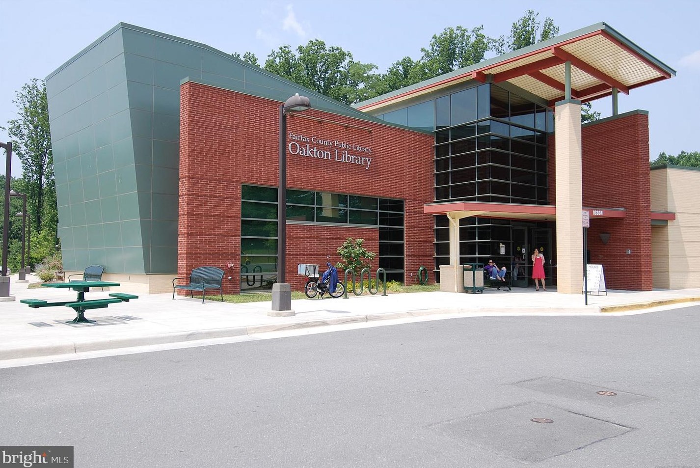 10125 Wendover Dr, Vienna VA  22181-2958 exterior