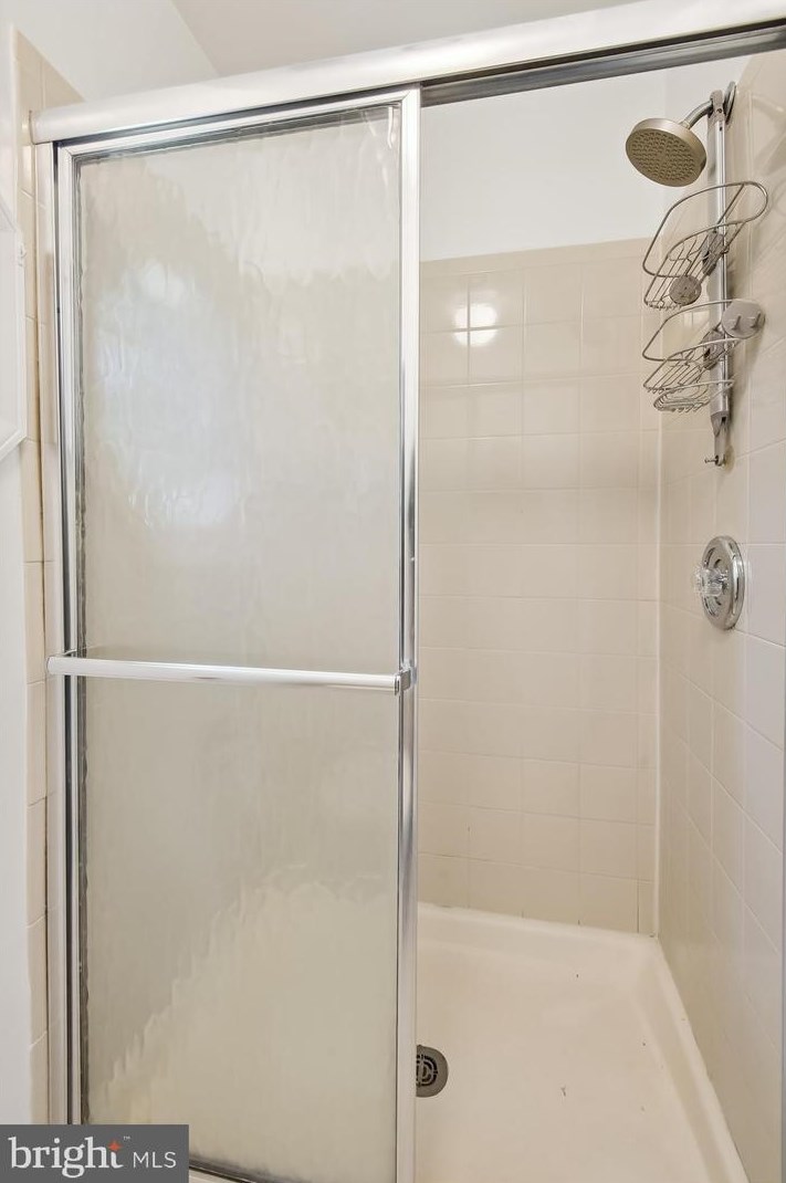 10125 Wendover Dr, Vienna VA  22181-2958 exterior