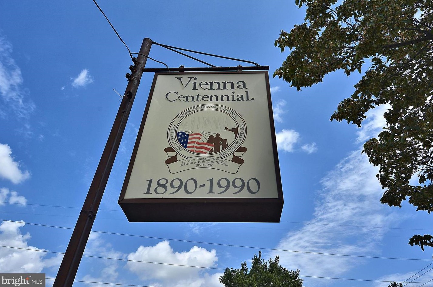 10125 Wendover Dr, Vienna VA  22181-2958 exterior