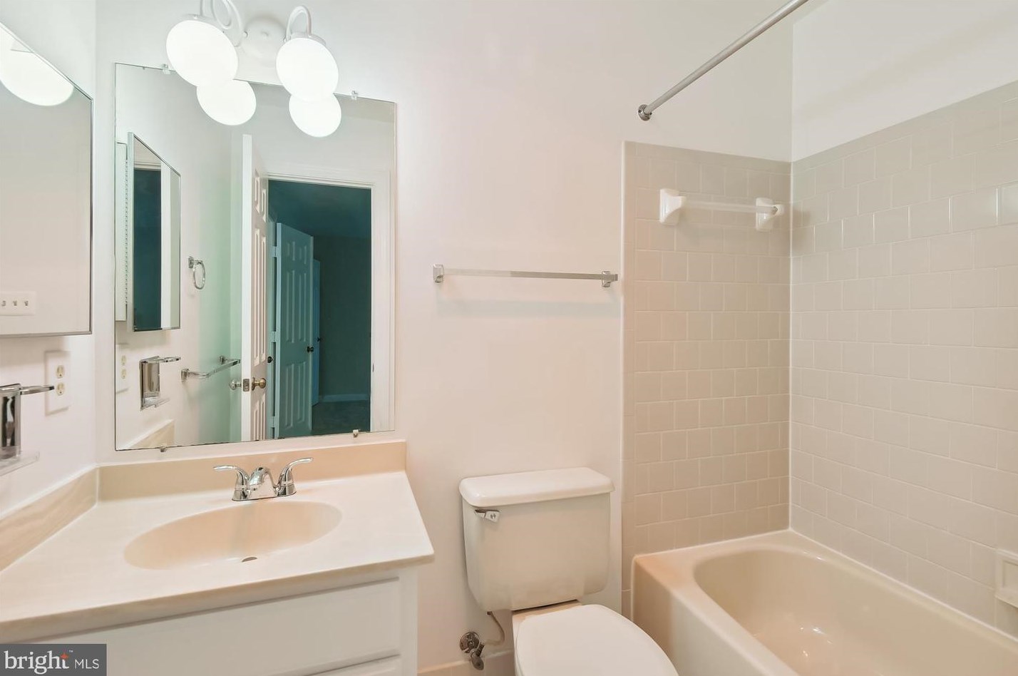 10125 Wendover Dr, Vienna VA  22181-2958 exterior