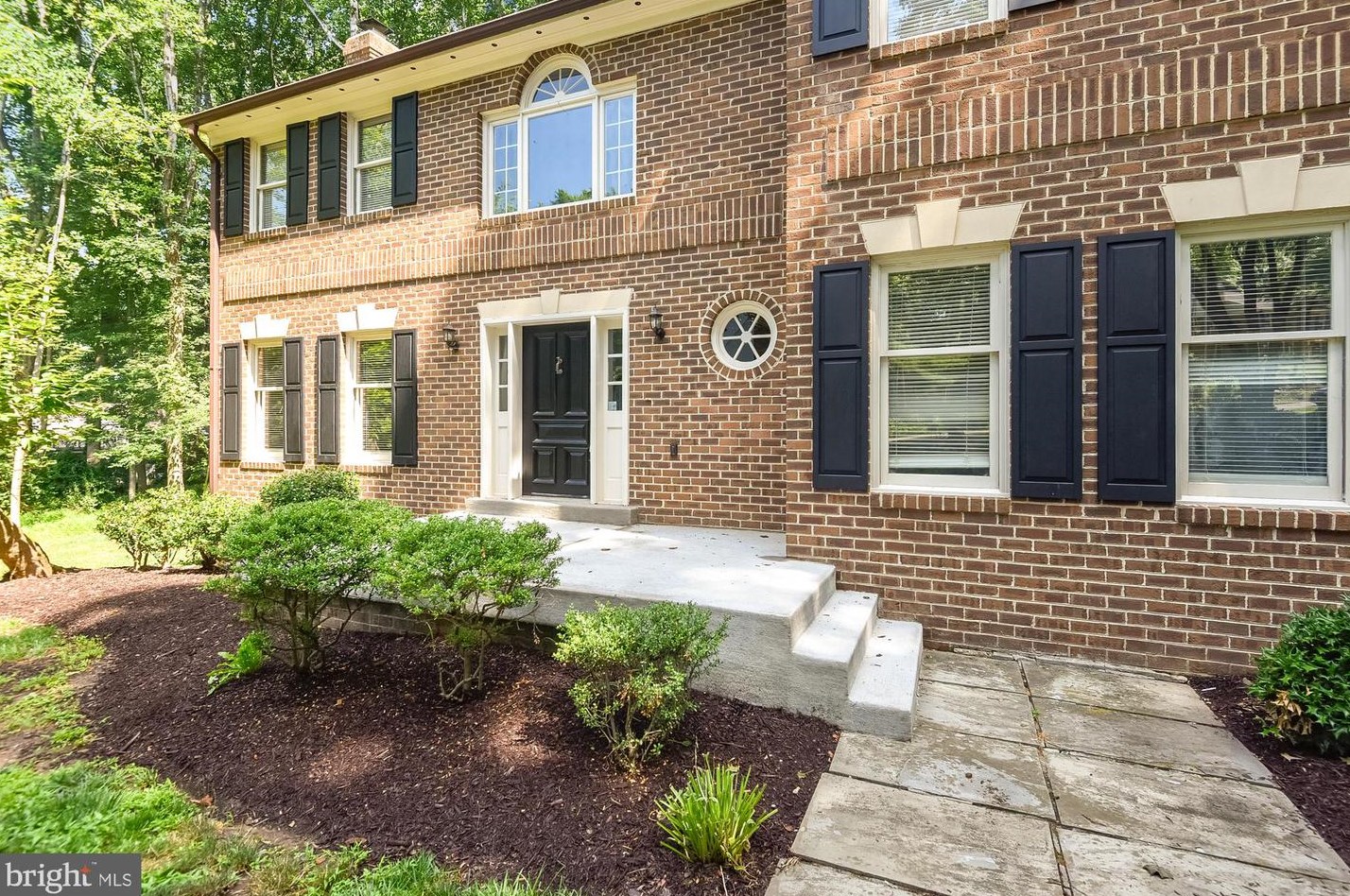 10125 Wendover Dr, Vienna VA  22181-2958 exterior