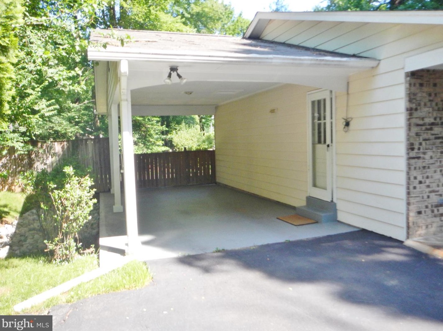 352 Ayr Hill Ave, Vienna VA  22180-4725 exterior