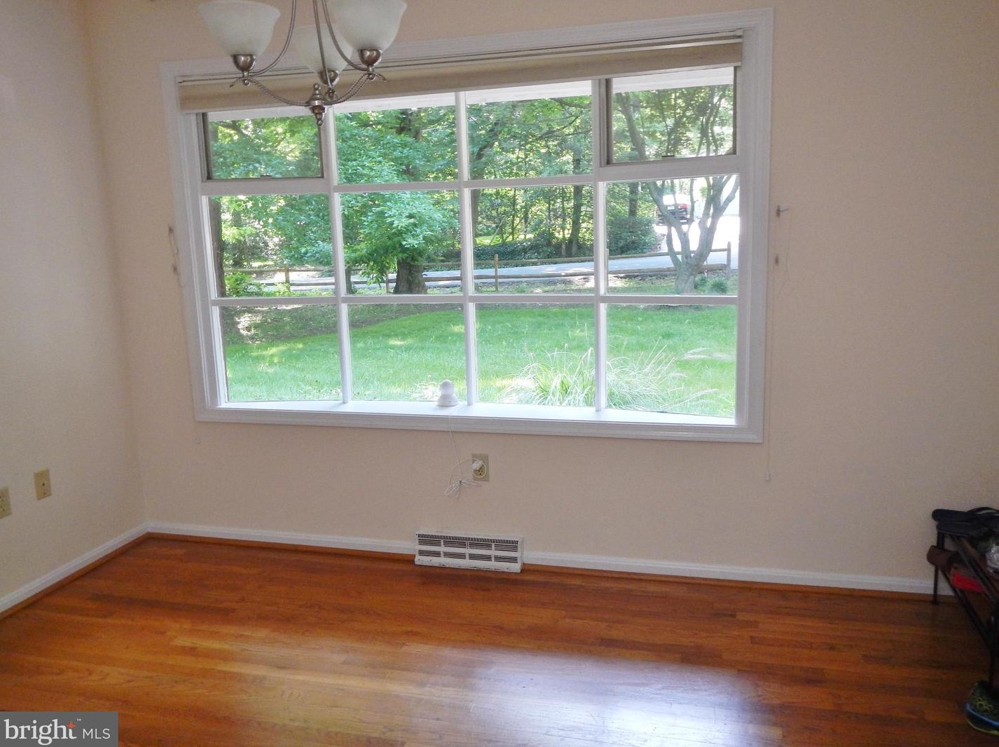 352 Ayr Hill Ave, Vienna VA  22180-4725 exterior