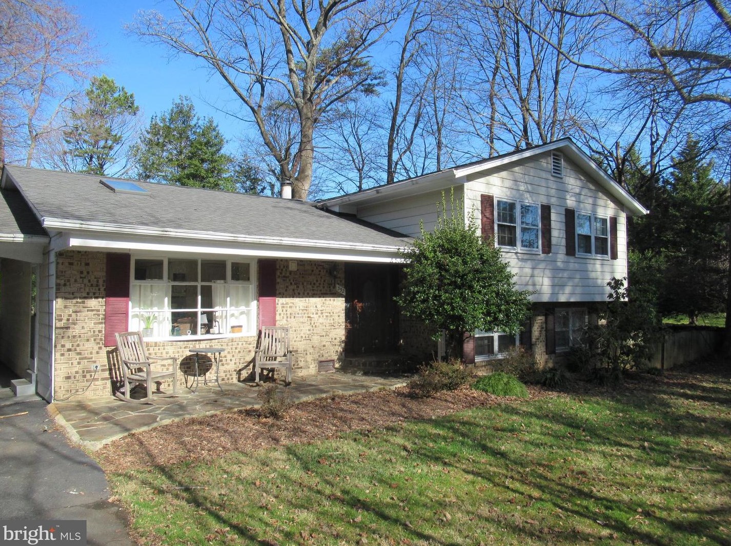 352 Ayr Hill Ave, Vienna VA  22180-4725 exterior